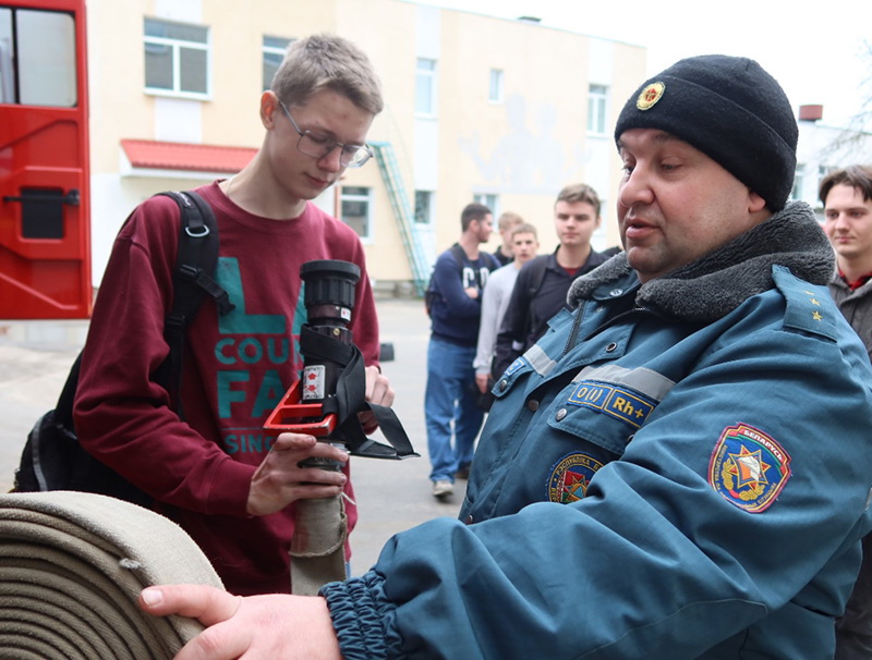 «На страже безопасности: жизнь и работа спасателей»: в Рогачеве прошел единый день комплектования