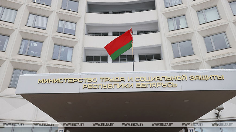 В Беларуси начинается выплата материальной помощи ко Дню Победы