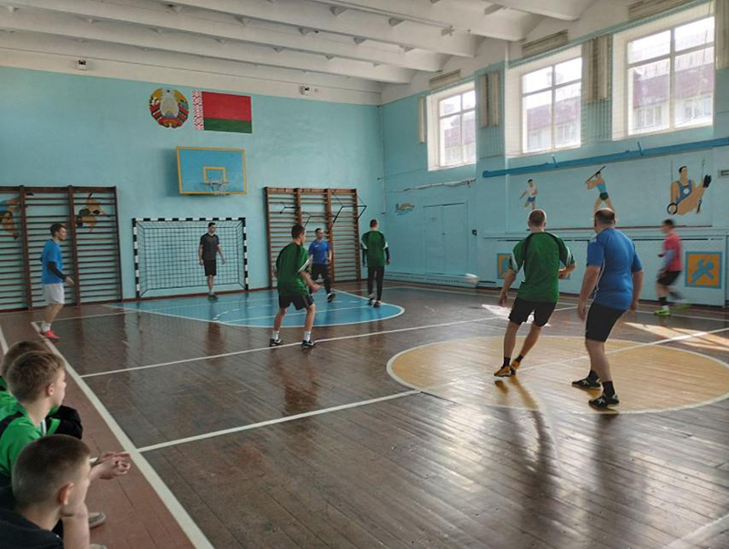Чем закончилась товарищеская встреча по мини-футболу между милиционерами и учащимися колледжа?