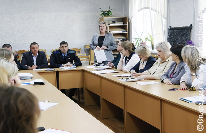 В Рогачеве состоялось выездное заседание комиссии по делам несовершеннолетних