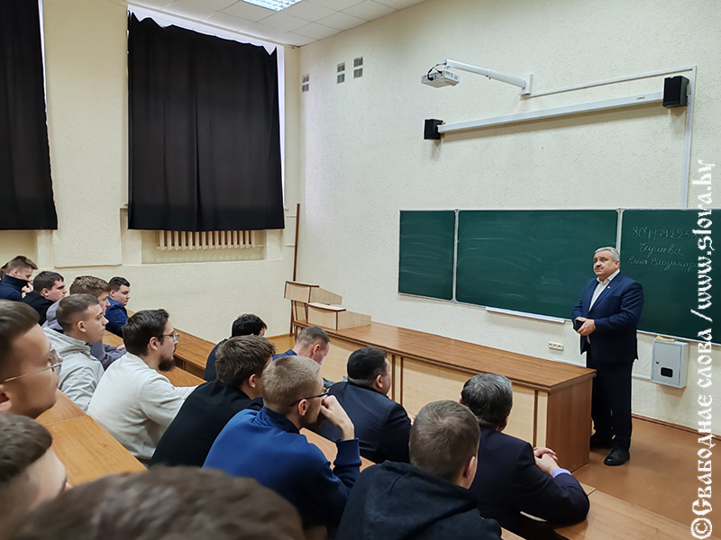 Работа есть, нужны специалисты
