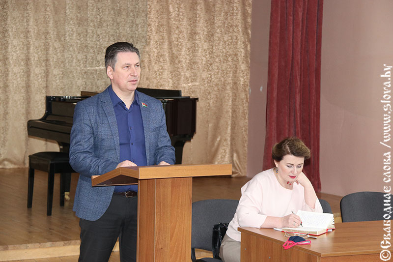 Сенатор Андрей Шишкин обсудил актуальные темы с творческой интеллигенцией