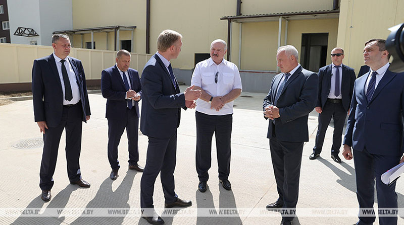 Лукашенко посетил Оршанский авиаремонтный завод
