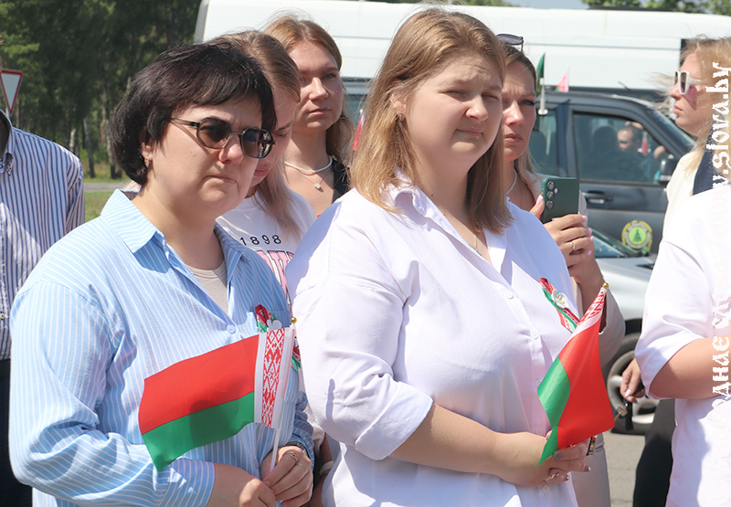 Символ офицерской чести: в Рогачеве увековечили подвиг Петровского