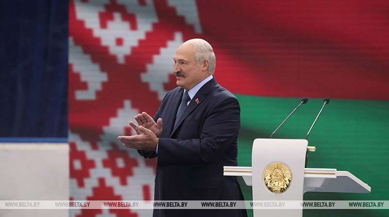 "Состязания верных рыцарей народной игры" - Лукашенко открыл Рождественский турнир любителей хоккея
