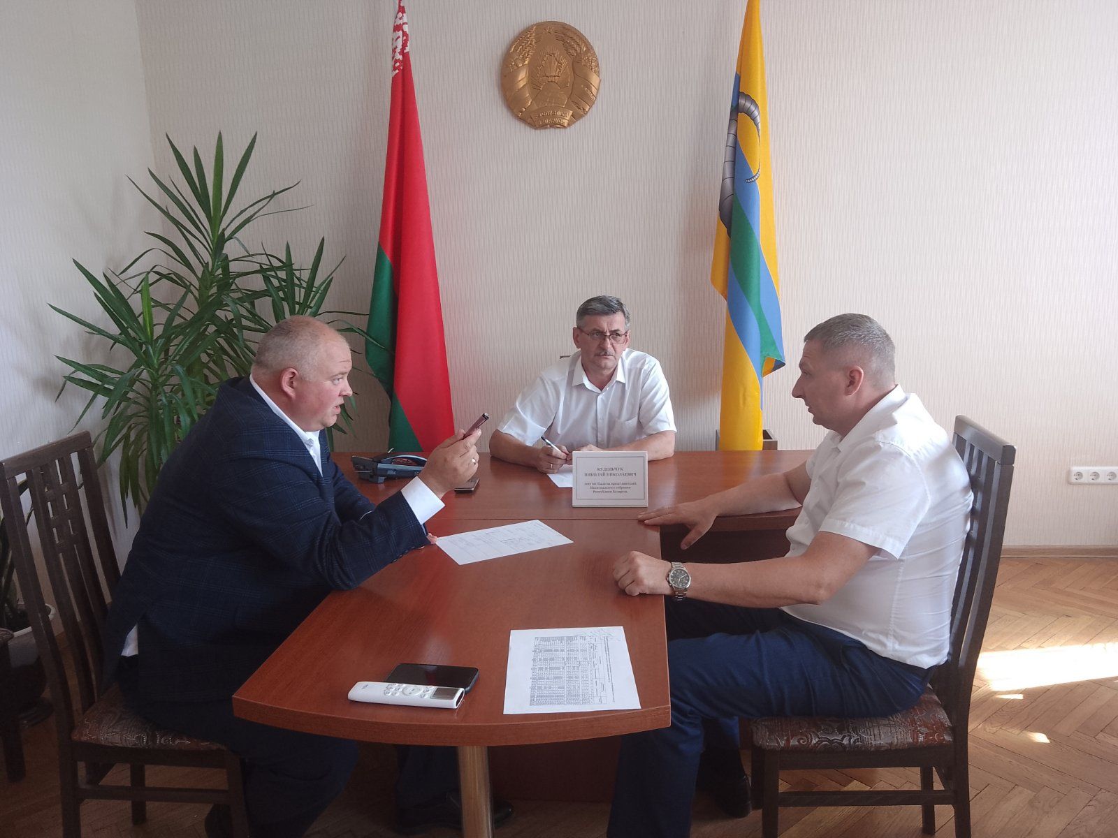 Депутат Палаты представителей Национального собрания Республики Беларусь Николай Куденьчук встретился с главой района и руководителем коммунальной службы