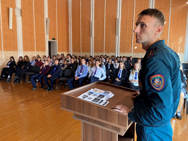 «Пожарному делу учиться – всегда пригодится»: в Рогачеве прошел Единый день комплектования
