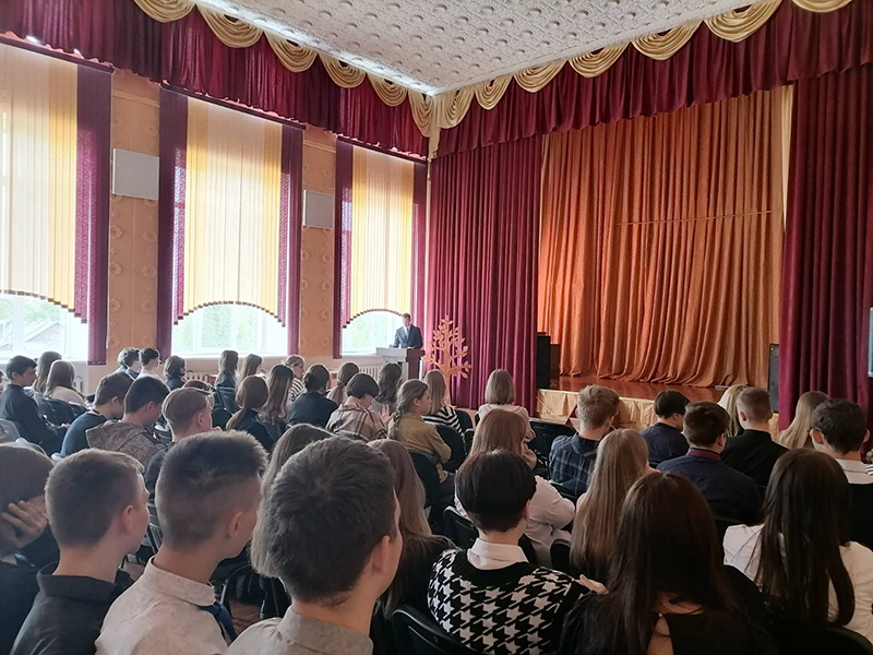 Сотрудники прокуратуры Рогачевского района продолжают встречи со школьниками