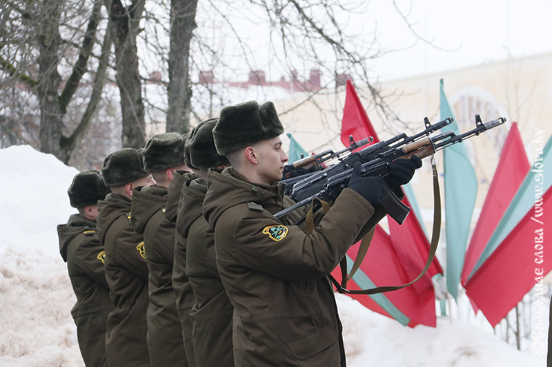 82 года свободы: Рогачев склоняет голову перед подвигом героев