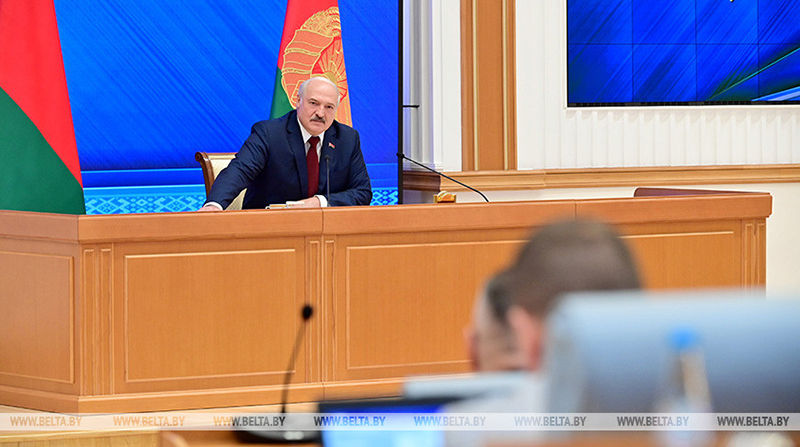 Лукашенко ответил на предложение сделать национальное законодательство главнее международного