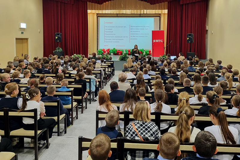 МТС провел мастер-классы по профилактике кибербуллинга для 800 учащихся из Могилева
