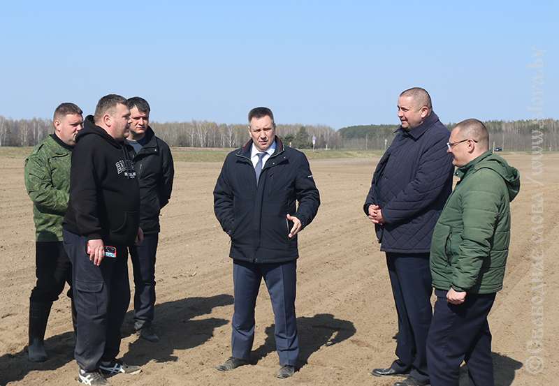 Министр сельского хозяйства и продовольствия Юрий Горлов проинспектировал работу сельхозпредприятий Рогачевского района