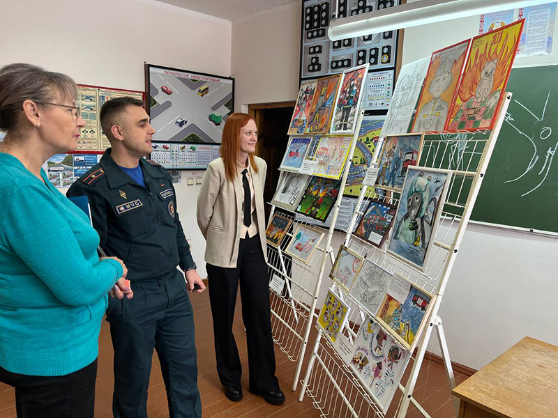 В Рогачеве подвели итоги районного этапа смотра-конкурса детского творчества «Спасатели глазами детей»