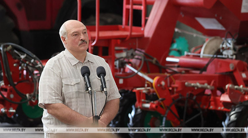 Лукашенко: "У меня нет желания, чтобы наши люди воевали. Во имя чего?"
