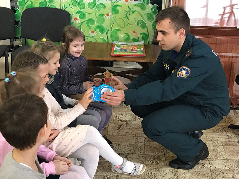 Как рогачевские ребятишки учили безопасности Домовенка Кузю