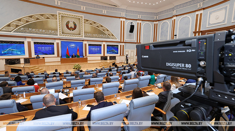 Лукашенко: Беларусь не собирается вводить санкции в отношении Украины