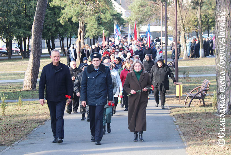 Память сильнее смерти: в Рогачеве прошло народное возложение