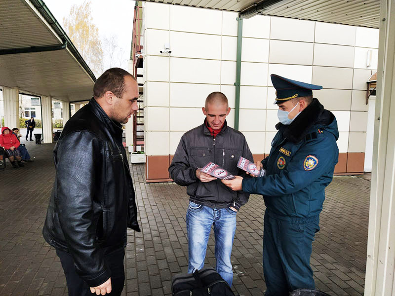 Рогачевские спасатели провели для пассажиров автовокзала урок безопасности