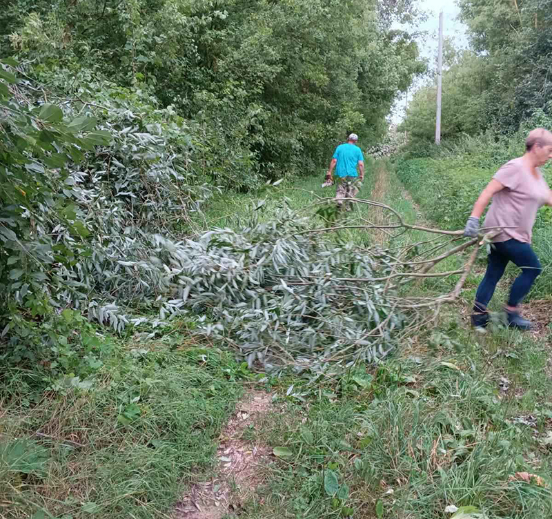 Не остаться в стороне: на территории Городецкого сельсовета продолжаются восстановительные работы