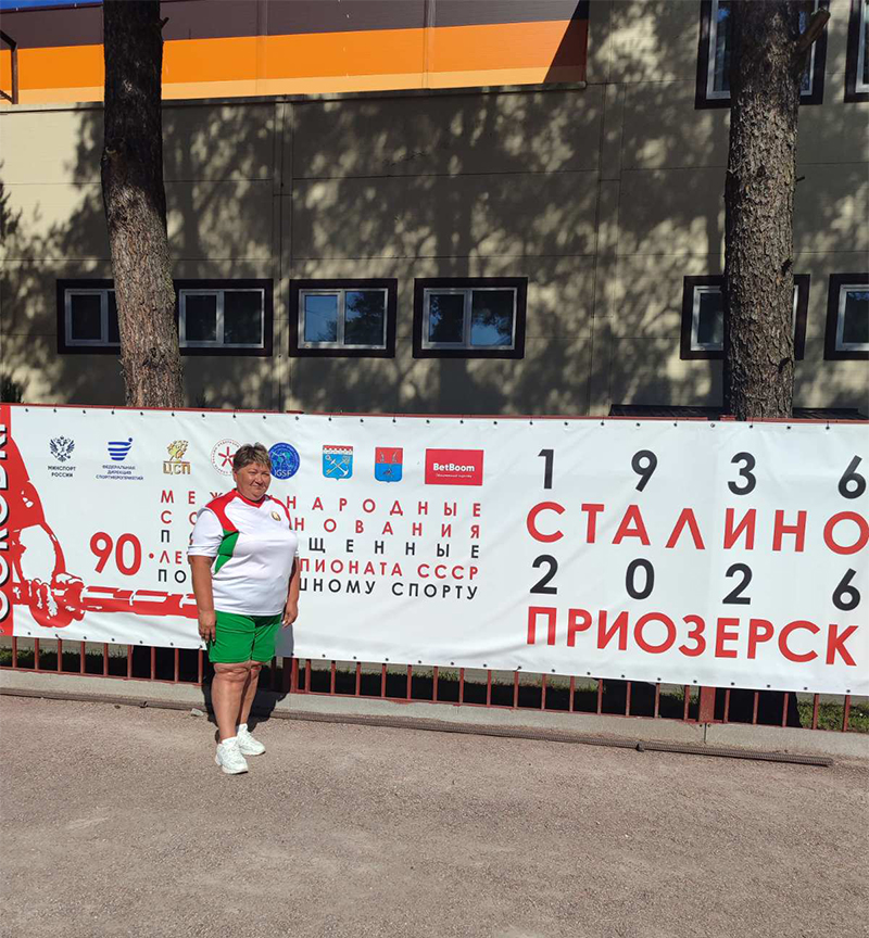 Рогачевская городошница Наталья Гонжурова кидала биты с африканцами