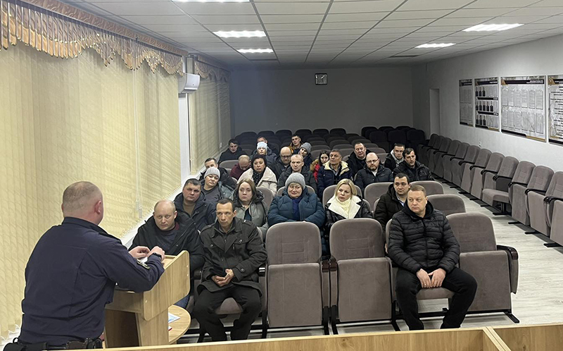 В Рогачевском РОВД провели занятия с членами добровольных дружин