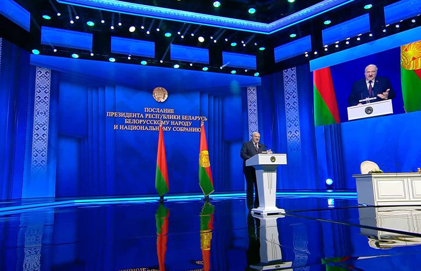 Лукашенко на вопрос о ядерном арсенале: бесконтрольного оружия в Беларуси нет и быть не может