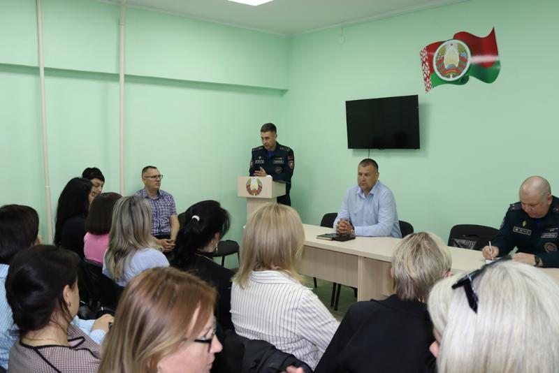 Оперативная обстановка и меры пожарной безопасности: диалог МЧС и Рогачевского ТЦСОН