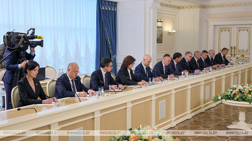 Лукашенко потребовал выстроить четкую идеологическую работу в стране
