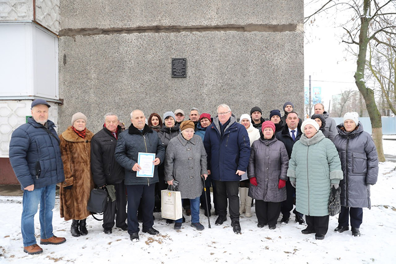 Памятную доску писателю Василю Ткачеву открыли в Гомеле