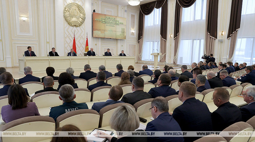 Лукашенко: 2023 год будет лакмусовой бумажкой для Гомельской области
