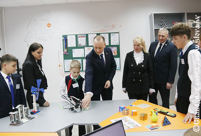 Код к успеху разблокирован: выпускники налогового класса из Рогачева получили напутствия от министра Дмитрия Кийко