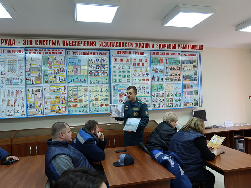 На пути к безопасности. Спасатели встречаются с трудовыми коллективами Рогачевщины