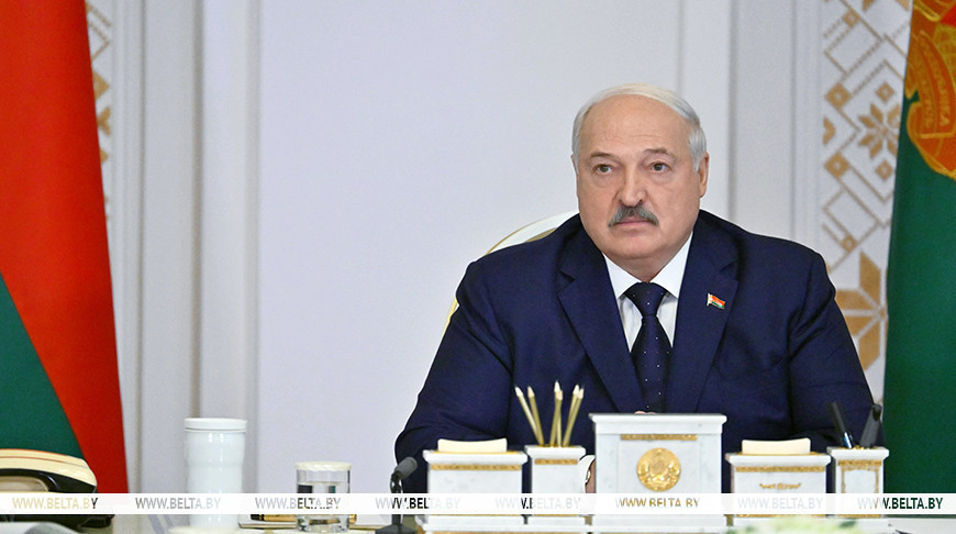 Лукашенко требует выстроить эффективную систему торгового обслуживания, прежде всего на селе