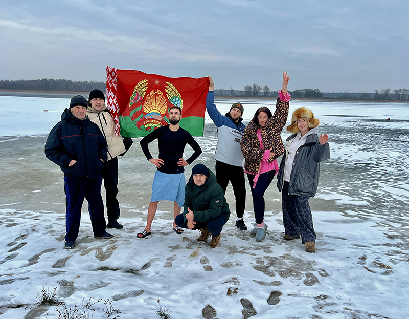 В прорубь с головой, или  Как провели зиму рогачевские моржи?