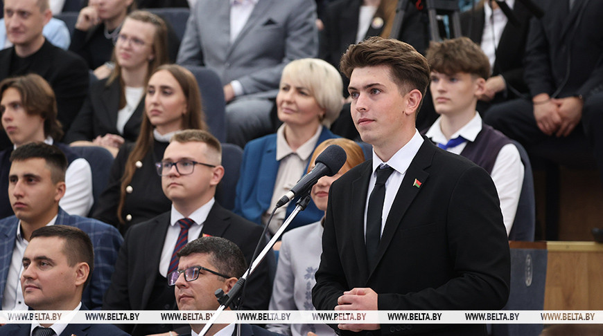"Знания и любовь к своей земле". Лукашенко ответил на вопрос, каким должен быть идеальный студент