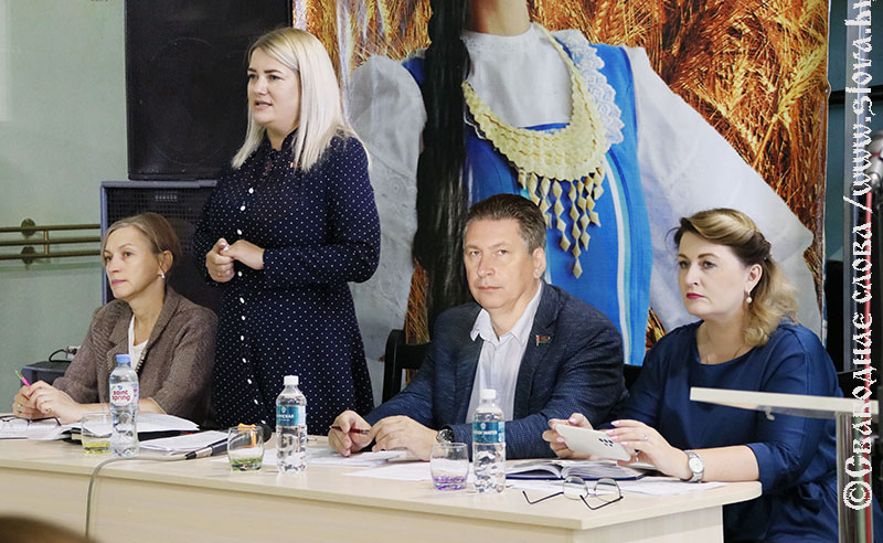 С идеологическим активом Рогачевского района провели семинар-практикум. Какие вопросы обсудили?