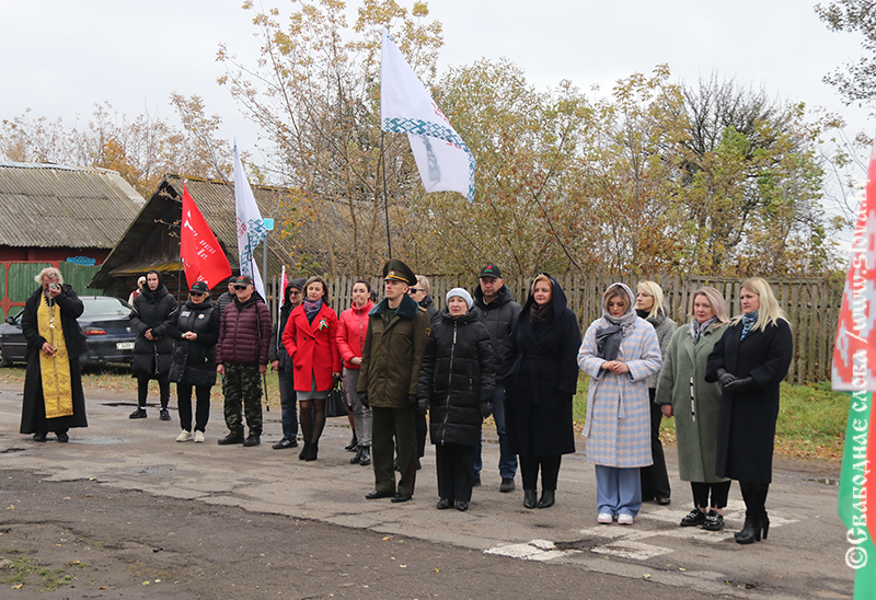 В деревне Станьков перехоронили останки неизвестного солдата