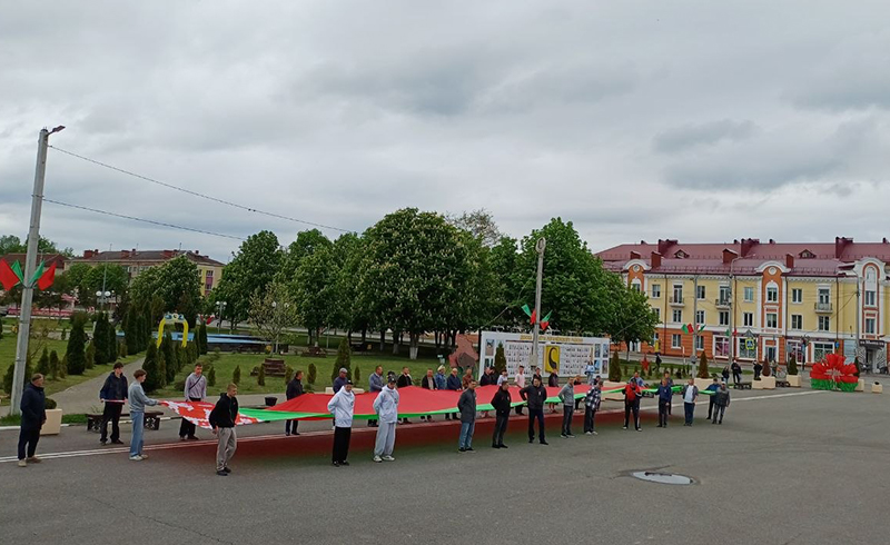 Сотни рогачевцев объединились в патриотическом забеге под флагом Беларуси