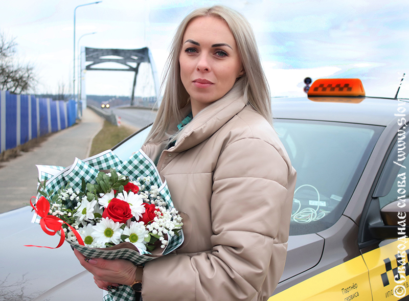 8 марта – День женщин. Леди за рулем такси