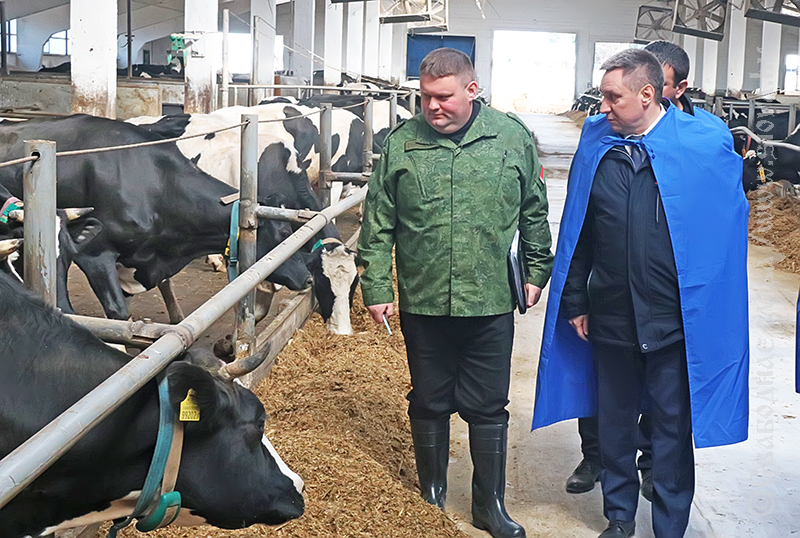 Министр сельского хозяйства и продовольствия Юрий Горлов проинспектировал работу сельхозпредприятий Рогачевского района