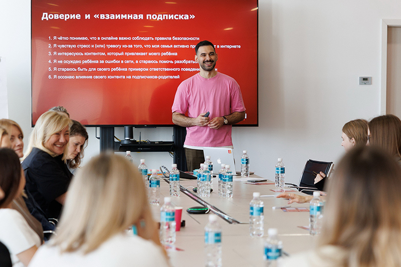 Как защитить детей и подростков от онлайн-угроз, сохранив доверие: завершился  самый теплый сезон Клуба ответственных инфлюенсеров «Ты в сети»