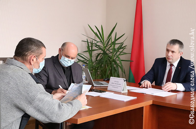 Дороги, здоровье и фермерство: с какими проблемами рогачевцы пришли на прием к губернатору Гомельской области Ивану Крупко