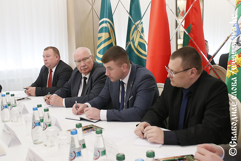 Эксперимент на полях: ученые и практики обсудили на базе ОАО «Тихиничи» новую инициативу