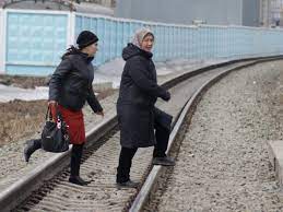 Будь осторожен на железной дороге!