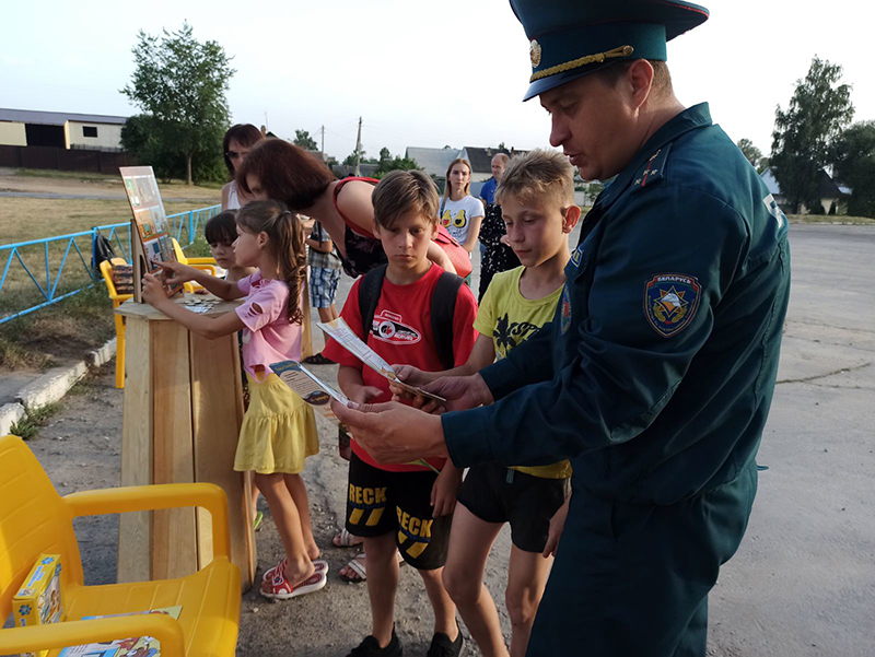 На молодежных площадках рогачевцев и развлекают, и учат безопасности