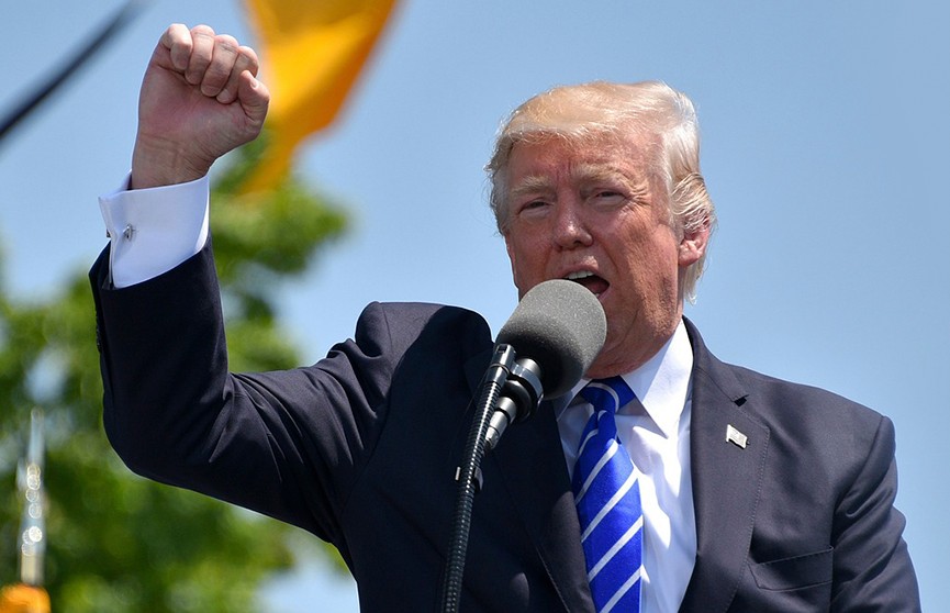 Трамп вышел к делегатам съезда республиканской партии с забинтованным ухом