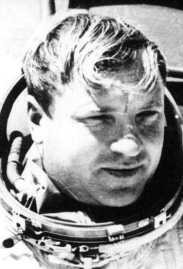 12 апреля – Всемирный день авиации и космонавтики. Достойный сын земли лучинской
