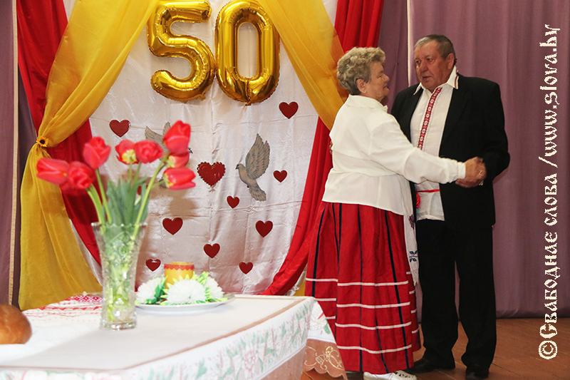 В Рогачевском районе супружеская пара зарегистрировала свадебный 50-летний юбилей