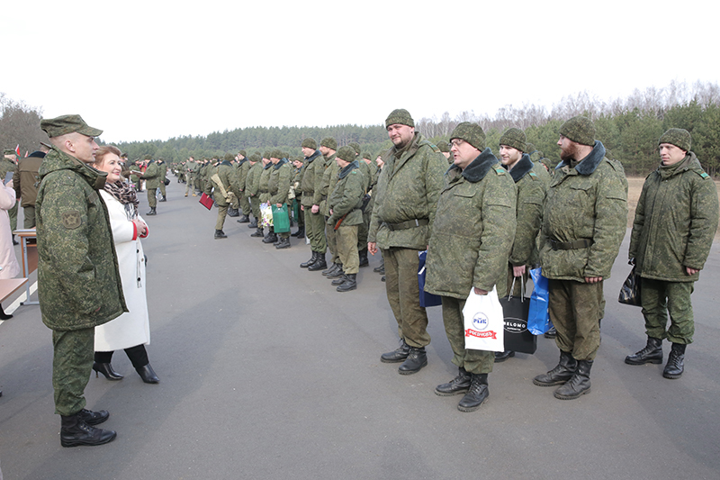 Рогачевских военнообязанных поблагодарили за добросовестное прохождение военных сборов