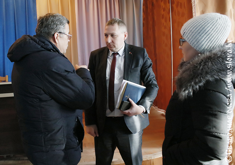 О досрочном голосовании и строительстве новых ферм: глава Рогачевского района провел очередную рабочую встречу